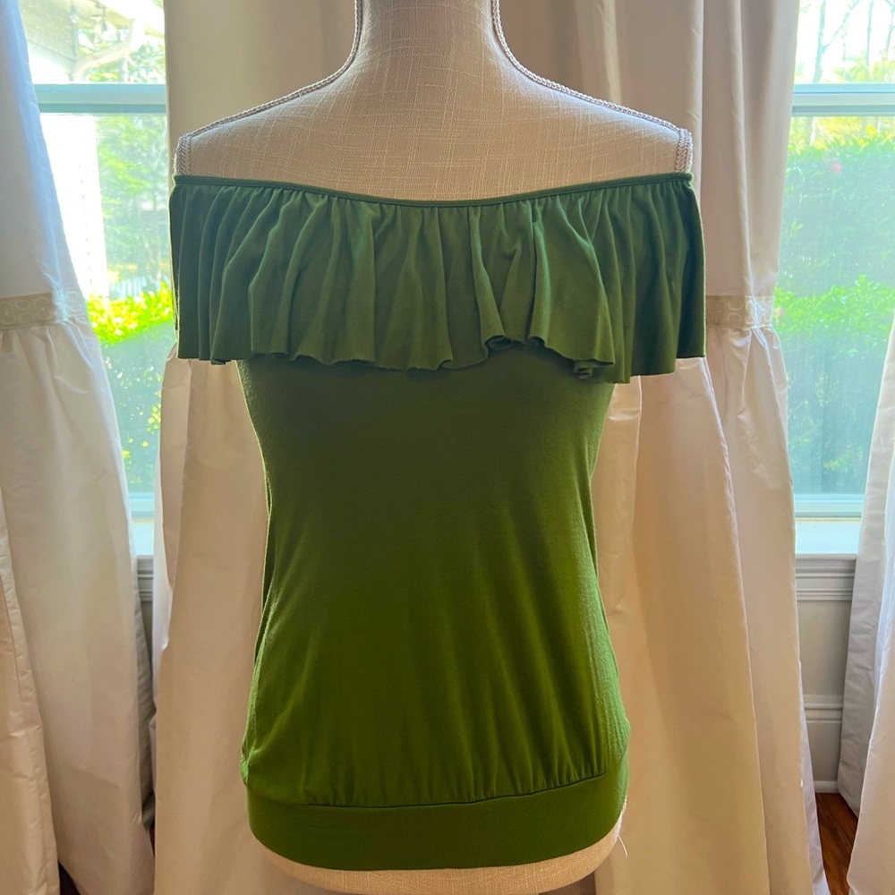 Soulmates Juniors Size medium green top.